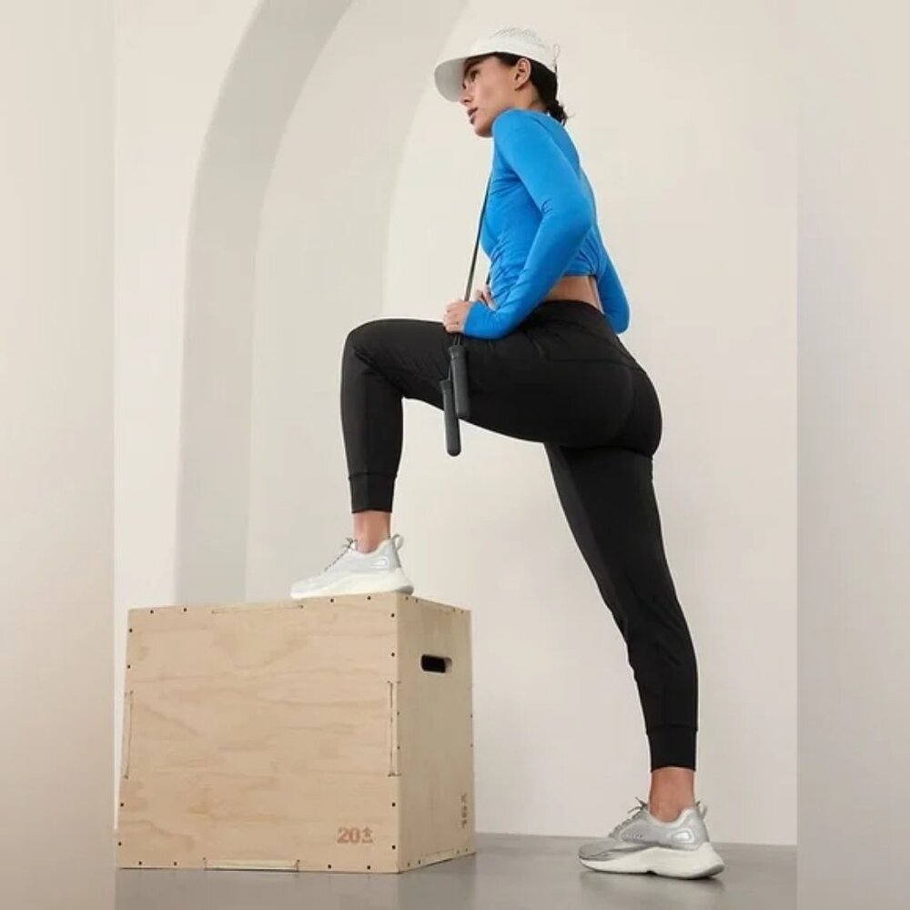 Athleta Rainier Mid Rise Jogger Black Size Medium NWT